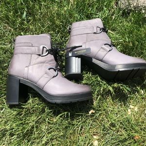 NWT- Sorel Blake Lace bootie// sold